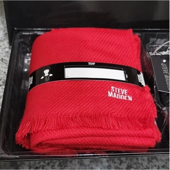 STEVE MADDEN GIFT SET WRISTLET WALLET CASE & SCARF - Picture 2 of 5